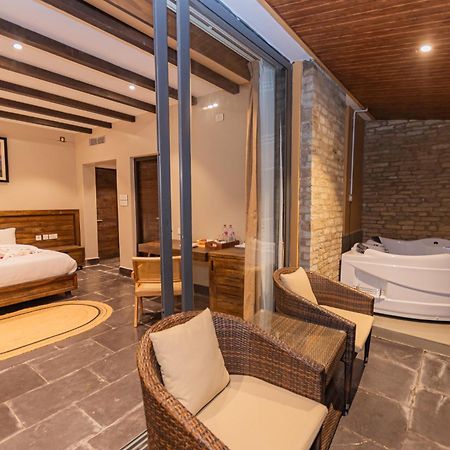Raniban Retreat Hotel Pokhara Ngoại thất bức ảnh