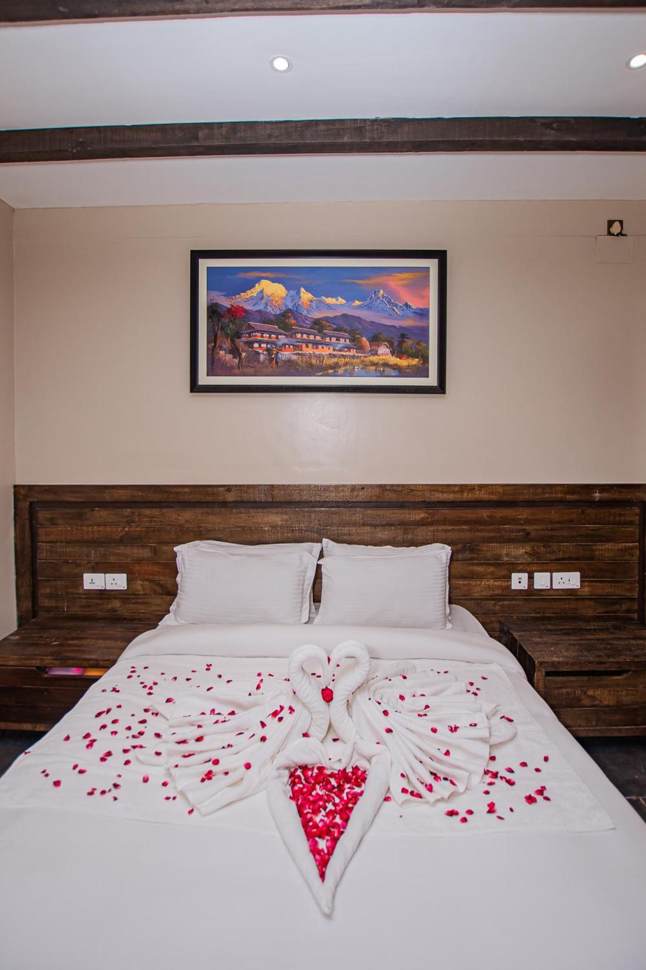 Raniban Retreat Hotel Pokhara Ngoại thất bức ảnh