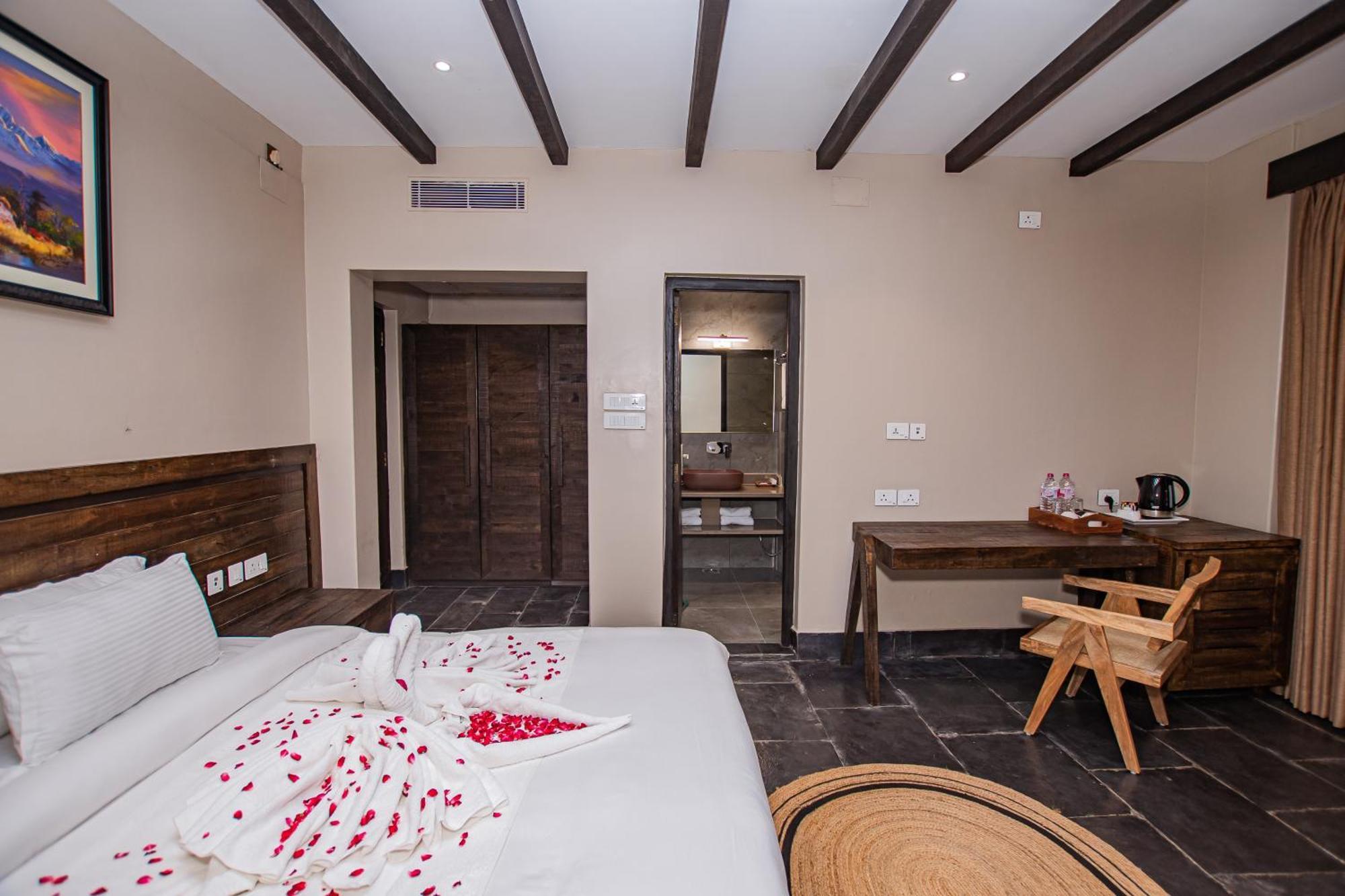 Raniban Retreat Hotel Pokhara Ngoại thất bức ảnh